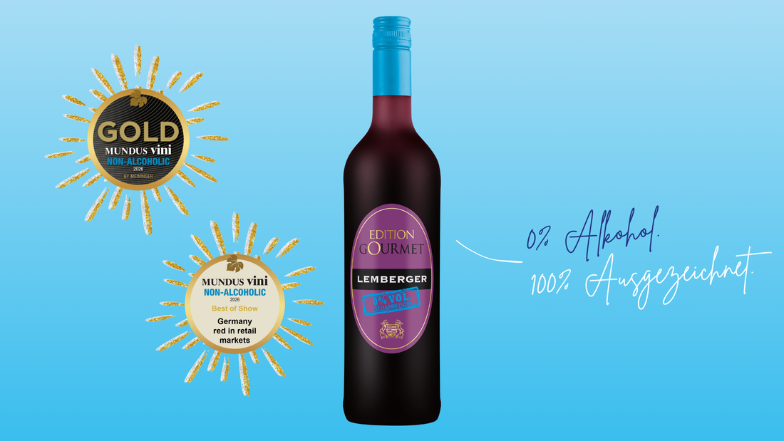Edition Gourmet 0% VOL. Lemberger von WZG mit sichtbaren Wein-Auszeichnungen.
