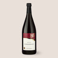 Dunkle Flasche Aus’m Ländle SchwarzrieslingRotwein der WZG mit weißem und rotem Etikett.