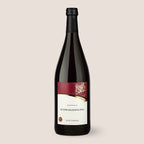 Dunkle Flasche Aus’m Ländle SchwarzrieslingRotwein der WZG mit weißem und rotem Etikett.