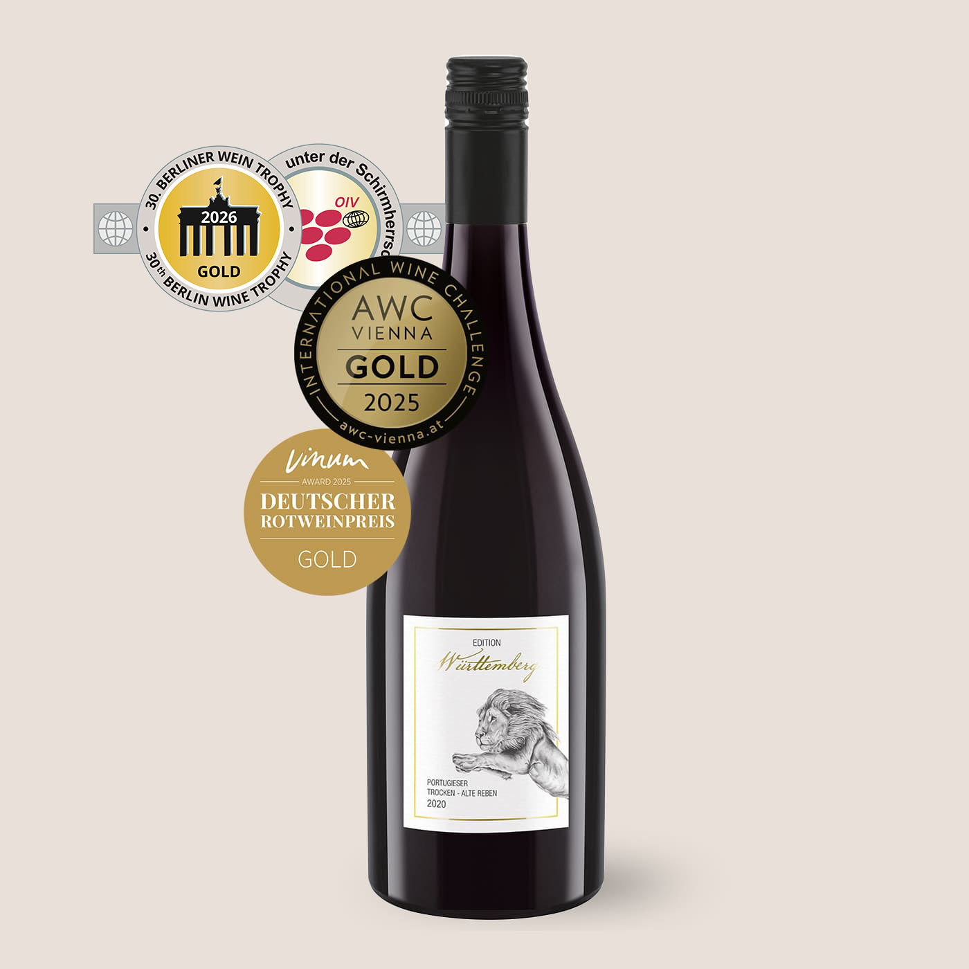Flasche Edition Württemberg Rotwein der WZG mit drei sichtbaren Wein-Auszeichnungen und Medaillen