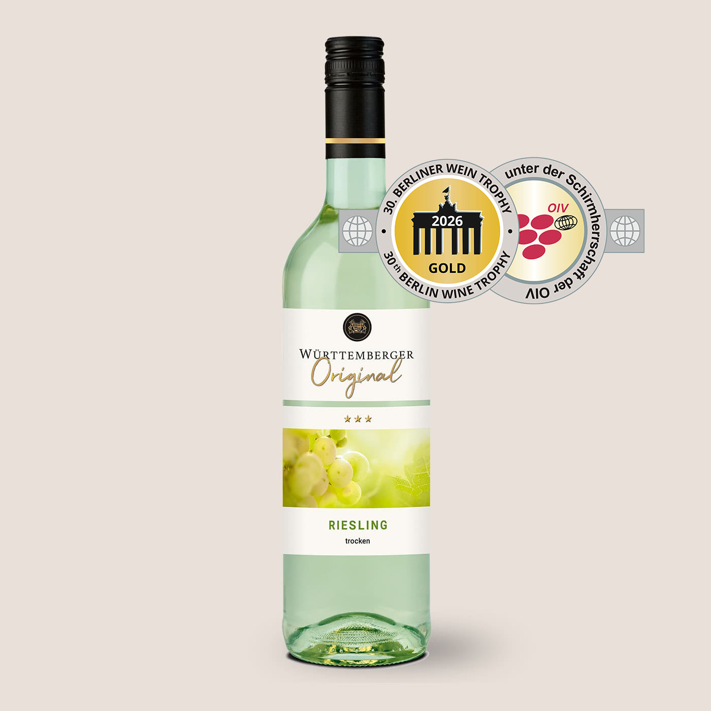 Flasche Riesling der WZG aus Württemberg mit zwei sichtbaren Weinprämierungen.